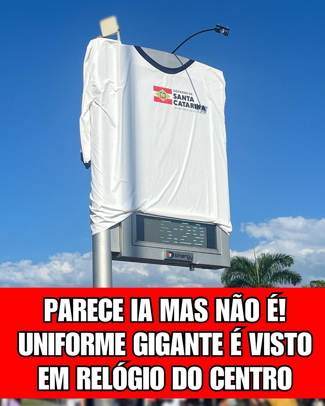 PARECE IA MAS NÃO É! UNIFORME GIGANTE É VISTO EM RELÓGIO DO CENTRO