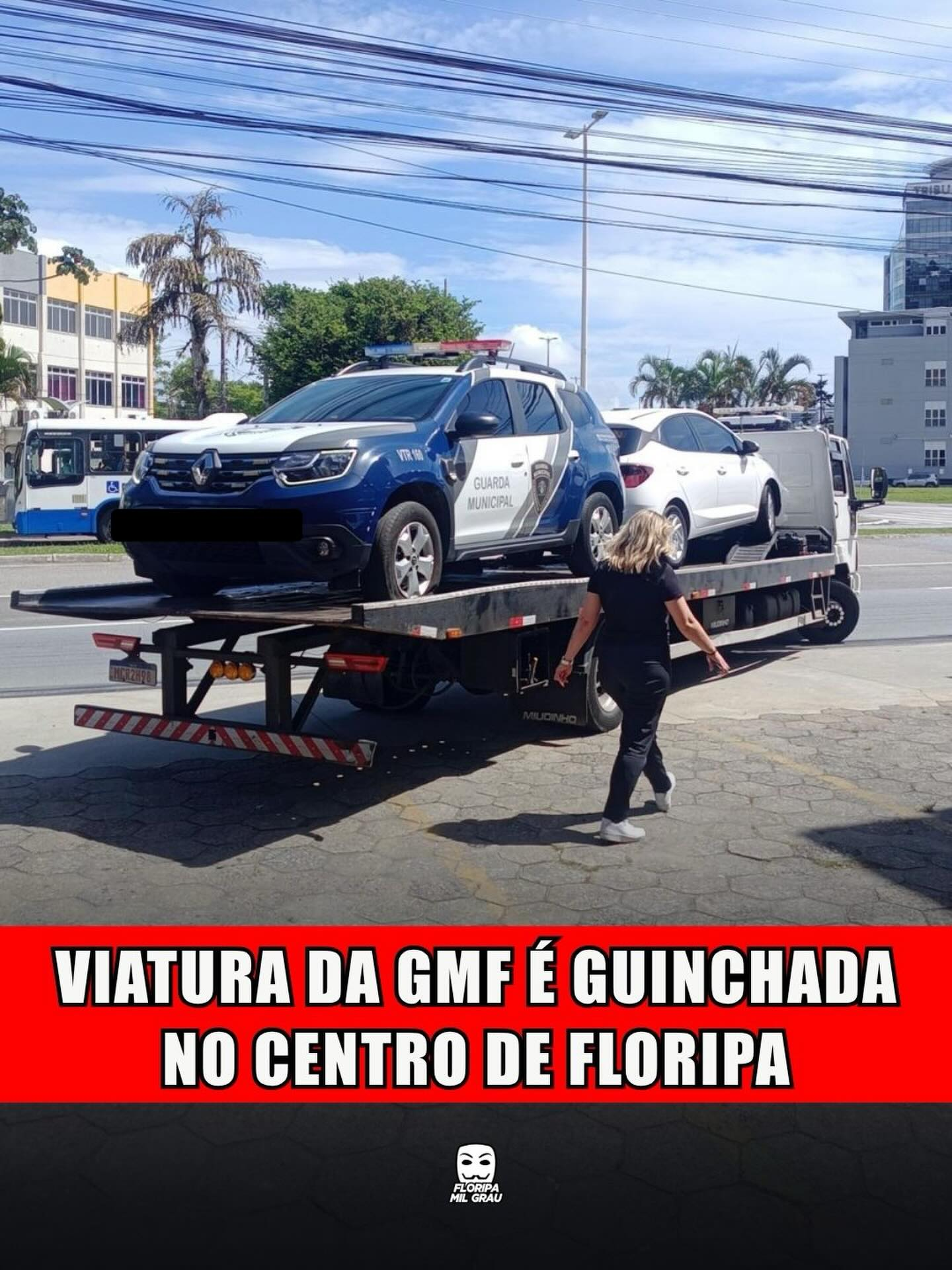 VIATURA DA GMF É GUINCHADA NO CENTRO DE FLORIPA
